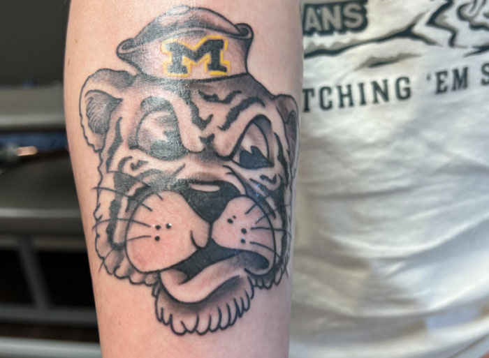 23 Comportamientos lamentables de personas que "tocaron techo" en el instituto