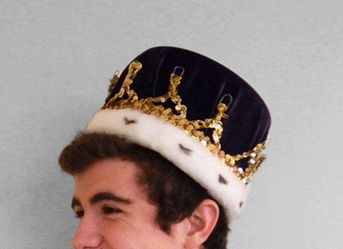 40 Cringey Behaviors That Scream “I Peaked In High School”