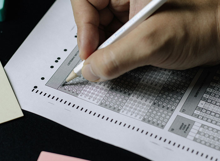 23 Comportamientos lamentables de personas que "tocaron techo" en el instituto