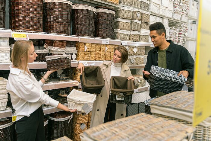 People shopping for baskets in a store, exploring smart ways to reduce household budgets.