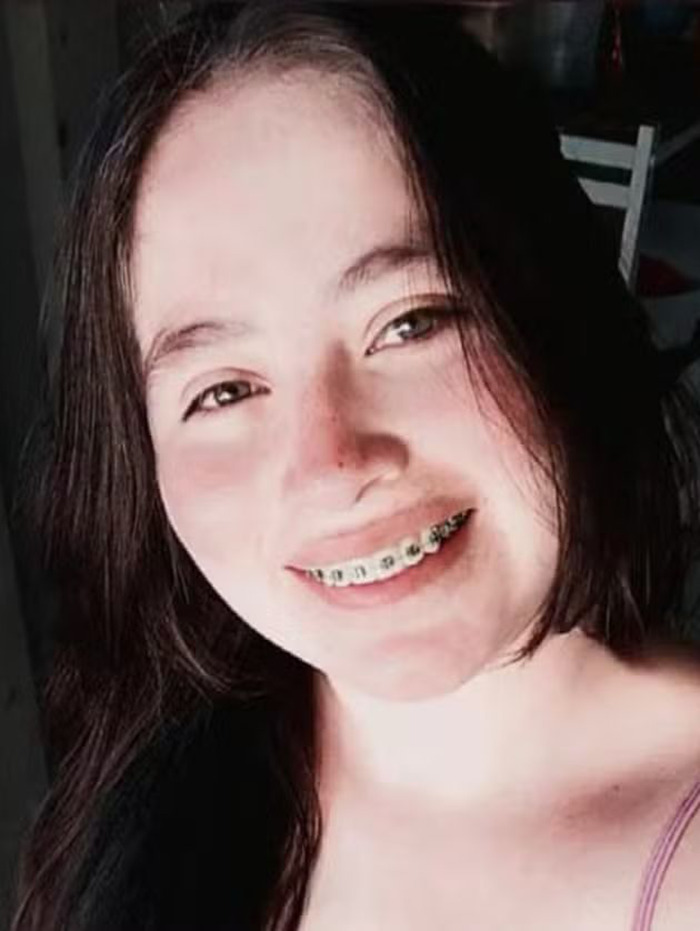 Joyce Sousa Ara&uacute;jo smiling for a photo, central to a debate about life support to save her baby.