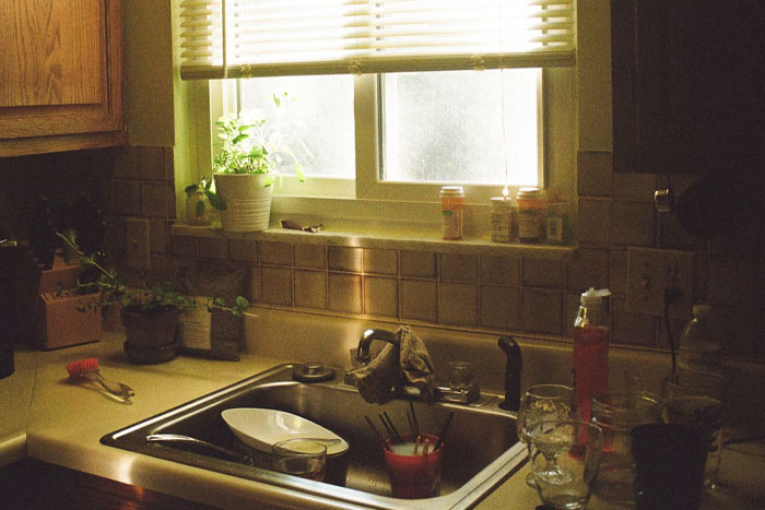 37 Women Share What Things Spotted In A Man's Apartment Were Instant Turn-Offs