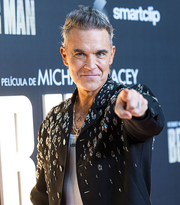 &ldquo;Never Seen Anything Like That&rdquo;: Robbie Williams Slammed For Blaming Fan For Mistake At NYE Gig