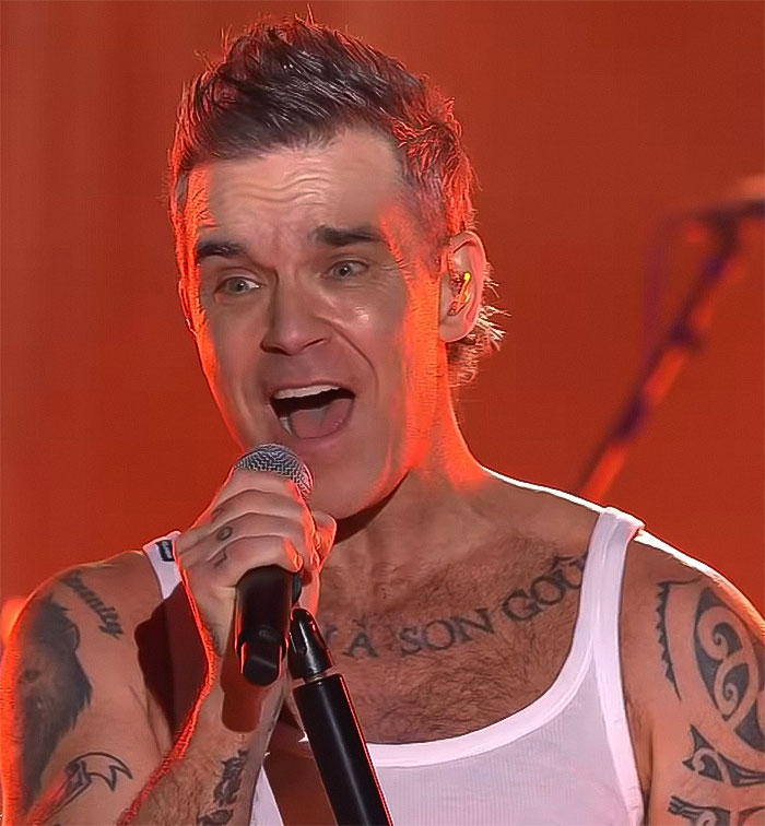 &ldquo;Never Seen Anything Like That&rdquo;: Robbie Williams Slammed For Blaming Fan For Mistake At NYE Gig
