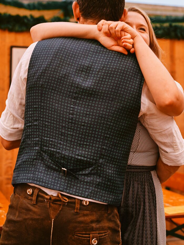 “I Cut Contact With Him”: 30 Parenting Mistakes From Dads That Leave Scars On Daughters