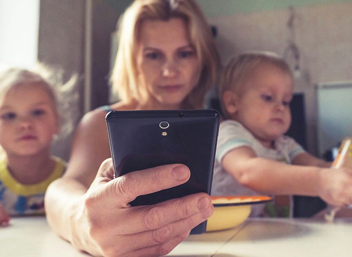 Woman&rsquo;s Cry For Help Gets Her A Dose Of Brutal Honesty After She Announces Baby No. 6