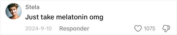 Comment on sleepmaxxing trend suggesting melatonin, with 1075 likes.