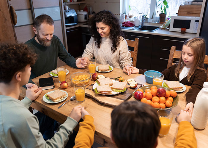30 Times People Visited Someone’s Home And Noticed Weird Traditions And Rules
