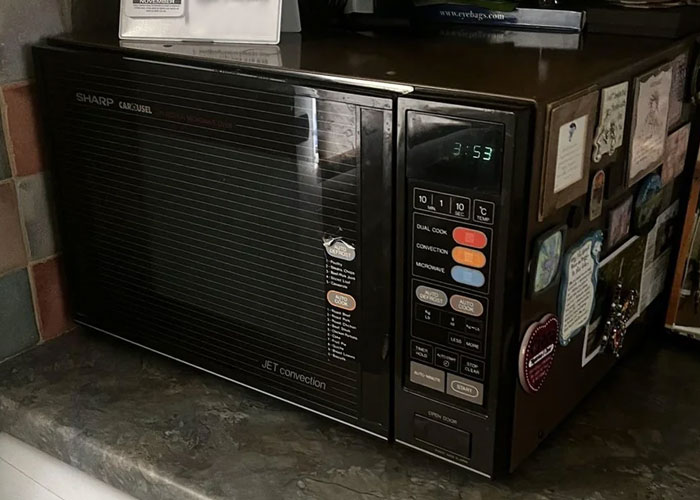 30 Examples Of “Teaching Your Grandparents To Use The Internet” From Previous Generations