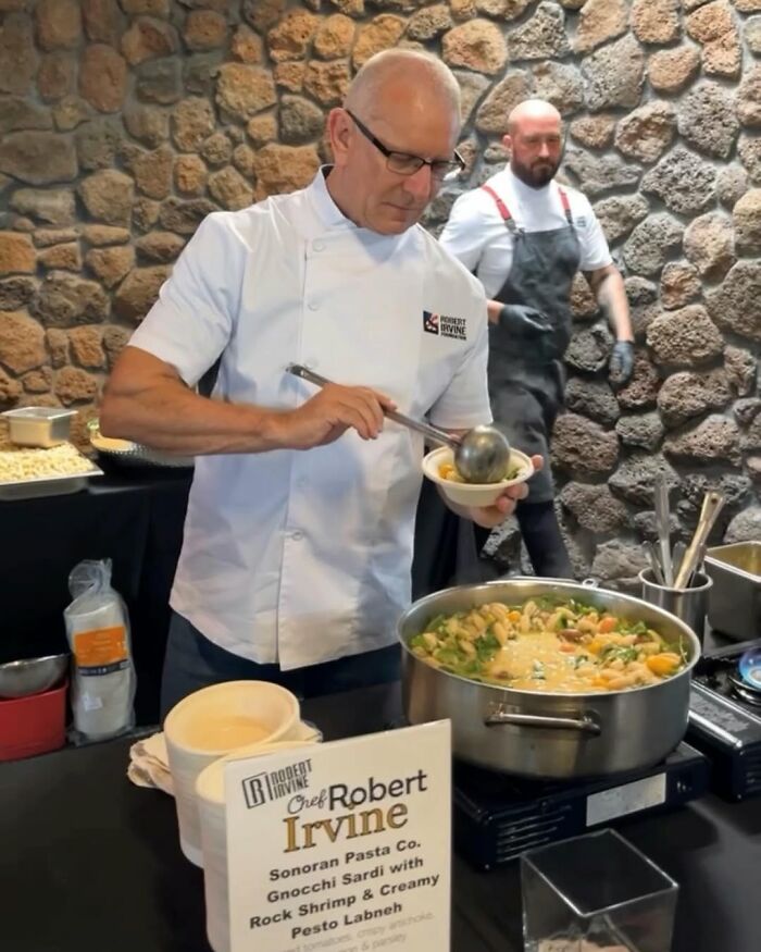 These 36 Server Stories About Celeb Encounters Are A Reminder To Always Be Polite