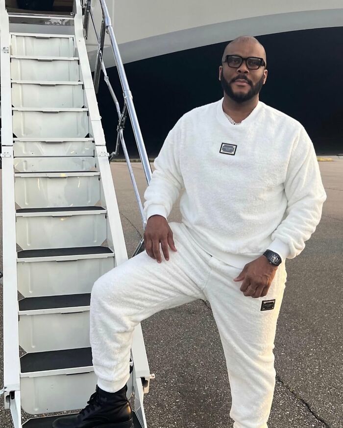 These 36 Server Stories About Celeb Encounters Are A Reminder To Always Be Polite