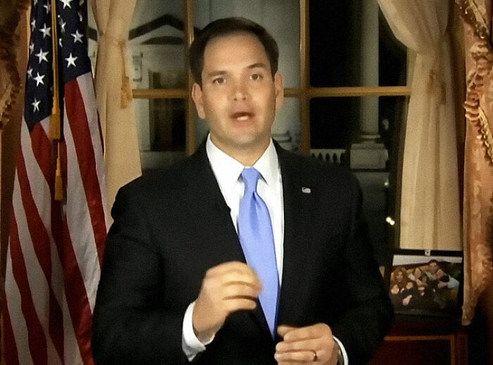 These 36 Server Stories About Celeb Encounters Are A Reminder To Always Be Polite