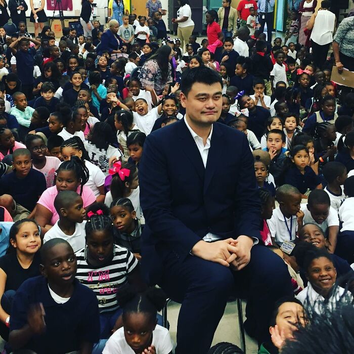 These 36 Server Stories About Celeb Encounters Are A Reminder To Always Be Polite