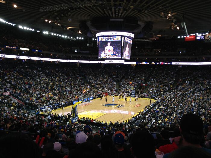 These 36 Server Stories About Celeb Encounters Are A Reminder To Always Be Polite