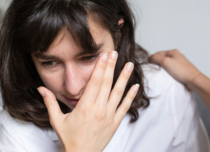 “A One-Time Event”: Bridesmaid Asks If She’s A Jerk For Choosing Husband Over Bride “A One-Time Event”: Bridesmaid Asks If She’s A Jerk For Choosing Husband Over Bride