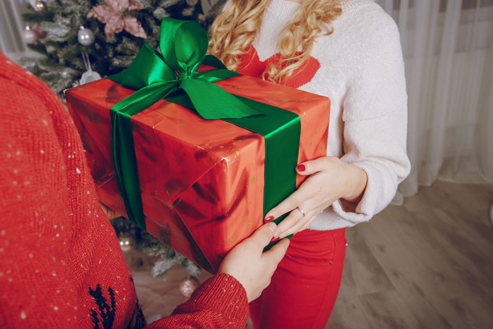 &ldquo;Your Marriage Is Over&rdquo;: Woman Doesn&rsquo;t Know How To Come Back From Husband&rsquo;s Stunt On Christmas