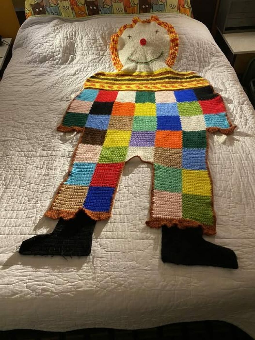 Found This Nightmare-Inducing Blanket At Goodwill Today. Queen Size Bed For Scale