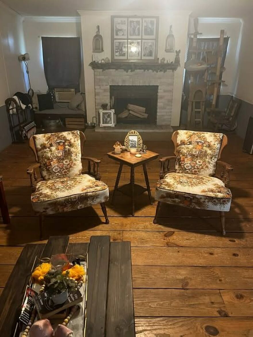 I Cashed In All My Change So My 26 Yr. Old Daughter Could Buy These Lovely Chairs The Look On Her Face....priceless!!!! Busy Bees In Rome Ga