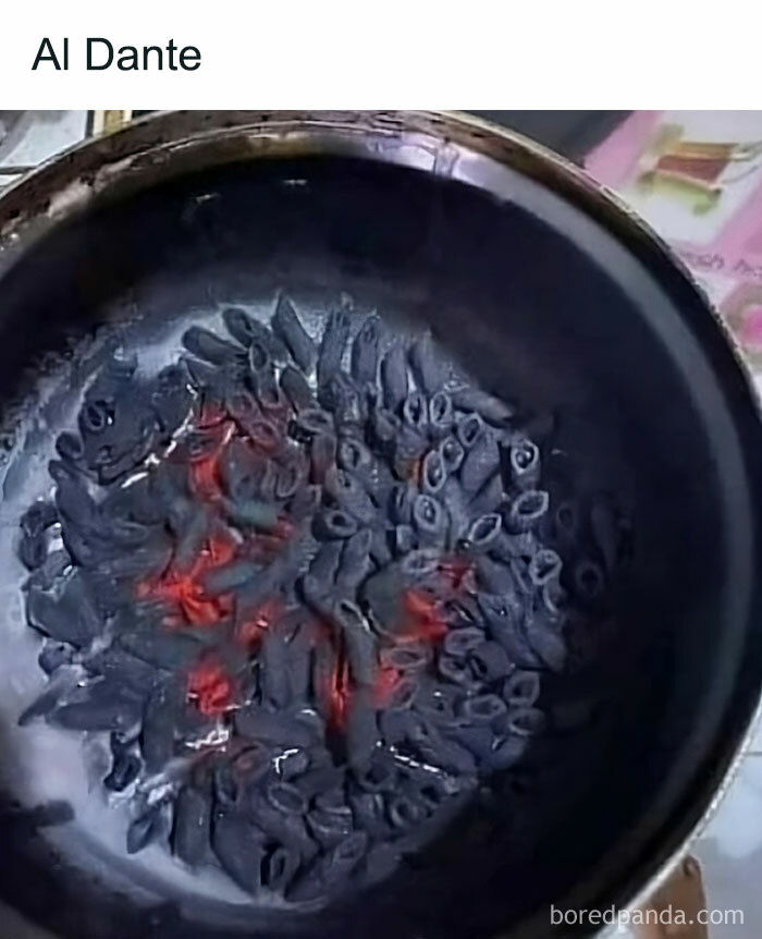 Pasta quemada en una olla, ejemplo divertido y confuso.