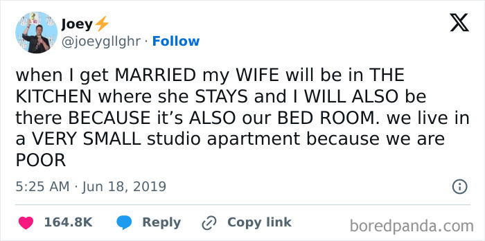 Tweet highlighting a humorous take on capitalism issues in America and small living spaces.