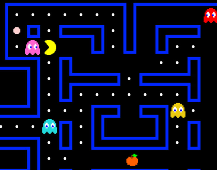 Pac-Man en un laberinto clásico, rodeado de fantasmas de colores, listo para comer frutas y puntos.