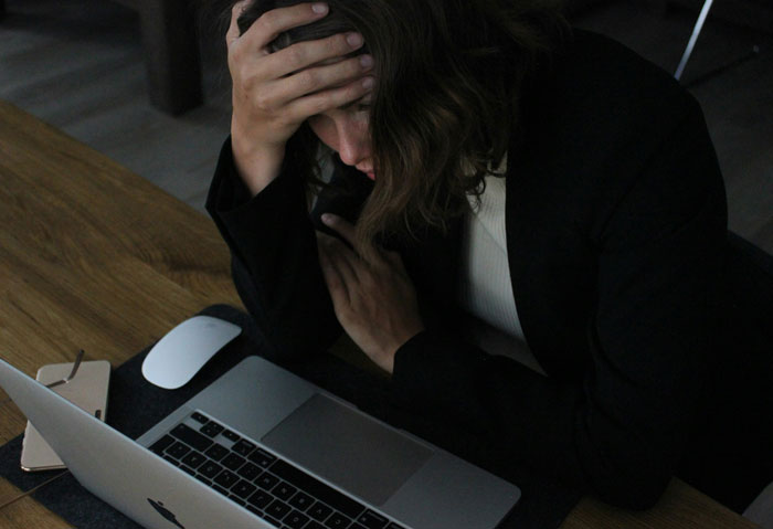 Woman Considers Cutting Out Her Favorite Cousin From Her Life After How Nasty She Became As A Mom