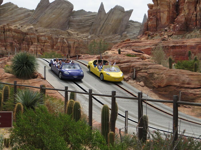Amusement park ride with colorful cars on a desert-themed track, showcasing new and fascinating attractions.