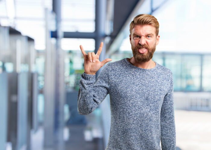 “Flags Everywhere”: Foreigners Share The Most Bizarre Things They Noticed While Visiting The U.S.