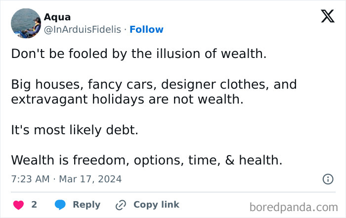 Tweet highlighting capitalism issues in America, discussing the illusion of wealth and the reality of debt.