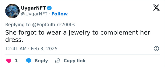 Tweet commenting on fashion, mentioning a dress without complementary jewelry, dated February 3, 2025. Tweet commenting on fashion, mentioning a dress without complementary jewelry, dated February 3, 2025.