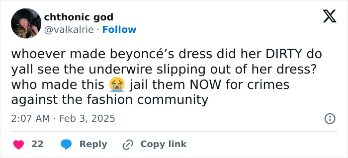 Tweet about Beyonc&eacute;'s wardrobe malfunction, questioning her dress design at the Grammys.