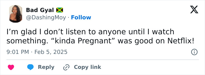 Tweet with user praising "Kinda Pregnant" on Netflix amid Amy Schumer comedy criticism.
