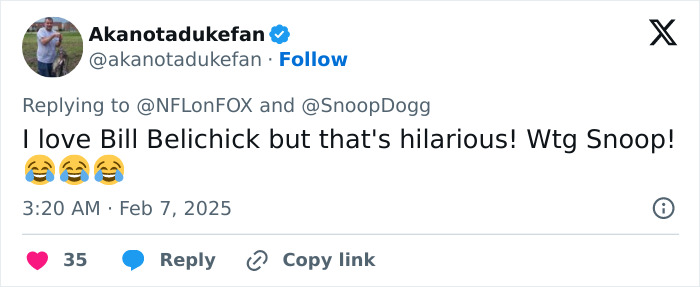 Tweet reacting to Snoop Dogg's viral age gap joke about Bill Belichick, with laughing emojis and praise.