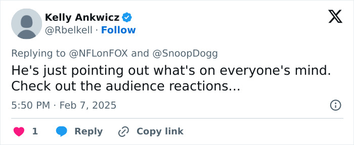 Tweet about Snoop Dogg's joke on Bill Belichick's age gap goes viral, highlighting audience reactions.