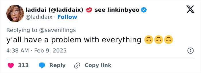 Tweet responding to viral $200 photo controversy with skeptical emojis and timestamp. Tweet responding to viral $200 photo controversy with skeptical emojis and timestamp.