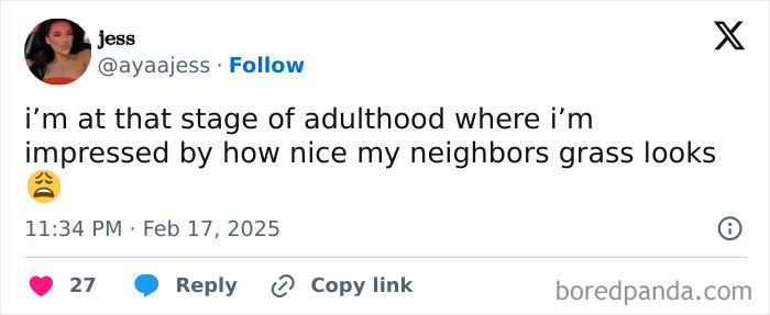 Tweet on hilarious adulthood post about admiring neighbor's grass.