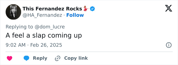 Tweet by user commenting on an onstage act, mentioning a slap.