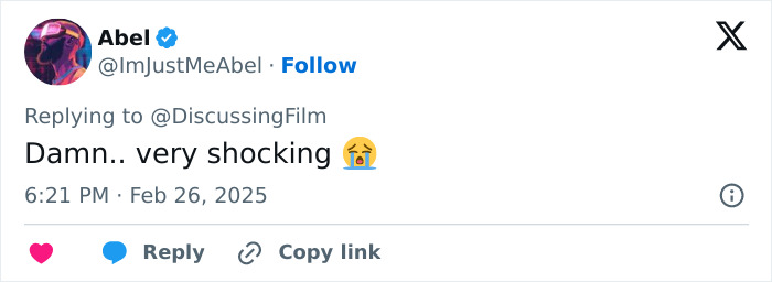 Tweet reacting to news about Buffy The Vampire Slayer star, Michelle Trachtenberg, with a shocked emoji.