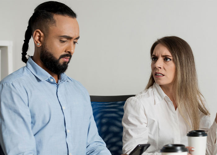 Woman discusses spicy food warning, man appears uncomfortable.