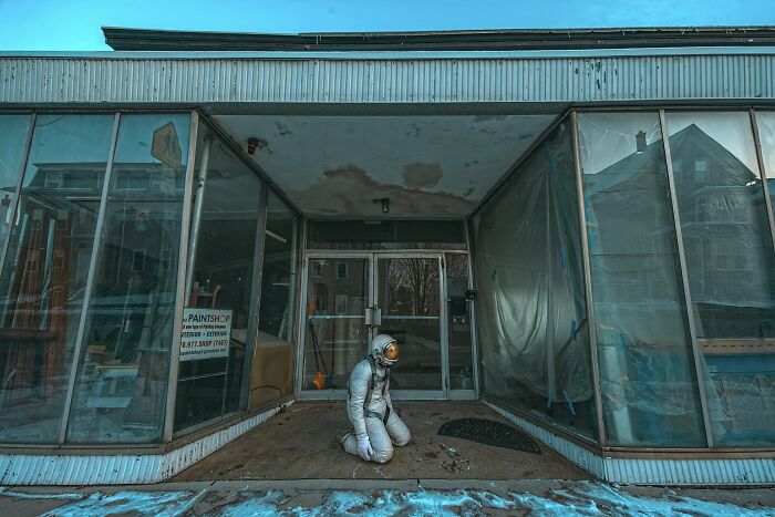 I Travel Around The Country Taking Self-Portraits In An Astronaut Suit