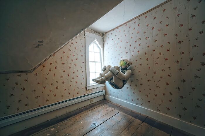 I Travel Around The Country Taking Self-Portraits In An Astronaut Suit