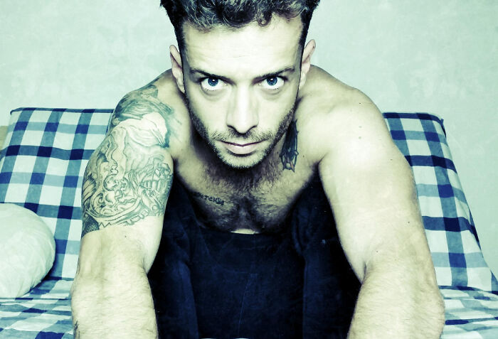 Red Flags That People Say Are Dealbreakers, No Matter How Attractive Someone Is