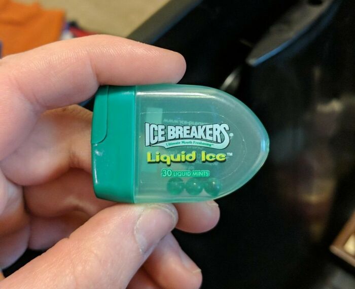 Hand holding Ice Breakers Liquid Ice mints, a vanished 2000s food item.