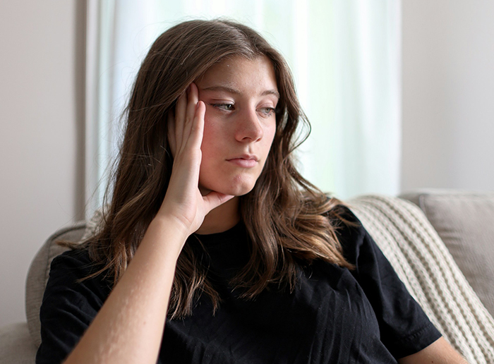 Woman Asks For Ways To Shut Dad&rsquo;s Sugar Baby Up After She Tries Parenting Her, Internet Delivers