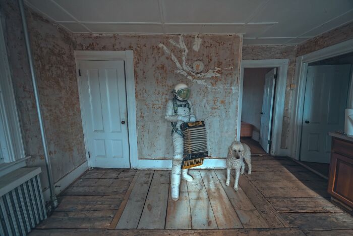 I Travel Around The Country Taking Self-Portraits In An Astronaut Suit