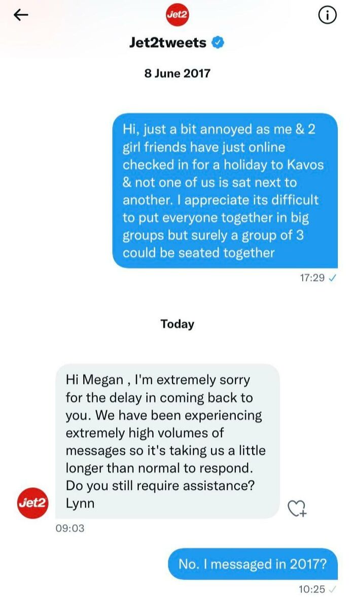 Customer support interaction showing a delayed response to a seating request from a travel booking conversation.