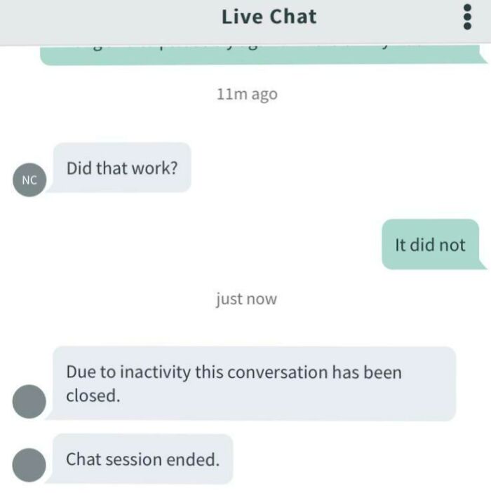 Live chat customer support interaction where issue is unresolved and chat session ends due to inactivity.