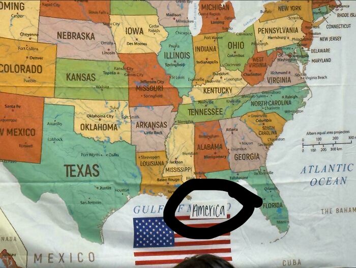 Map of the United States with a black circle around a misspelled label showing a facepalm moment of common sense.