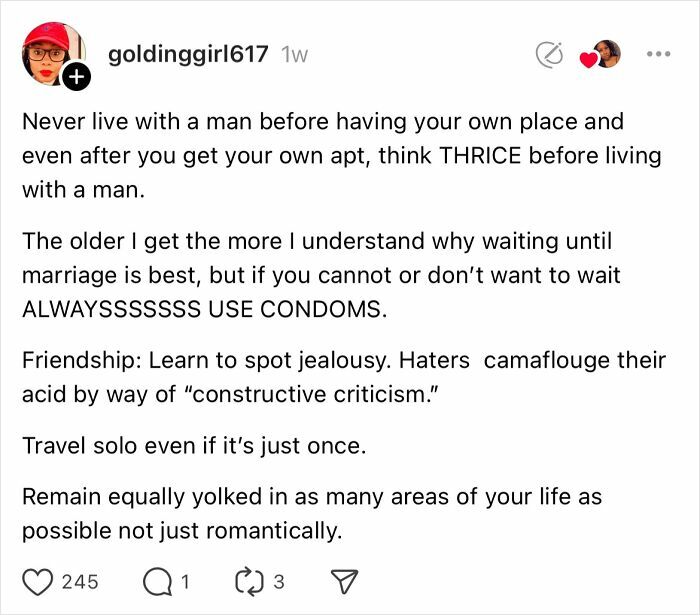 Text post offering advice for women over 30 on life and relationships mistakes to avoid.