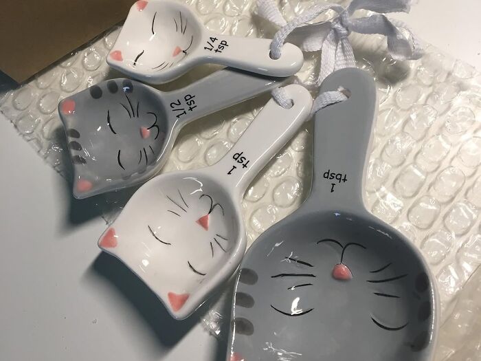Set of cute ceramic cat-themed measuring spoons designed to work hard and look good in the kitchen.